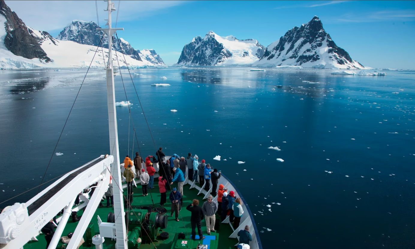 expedition hurtigruten, antartica, artic